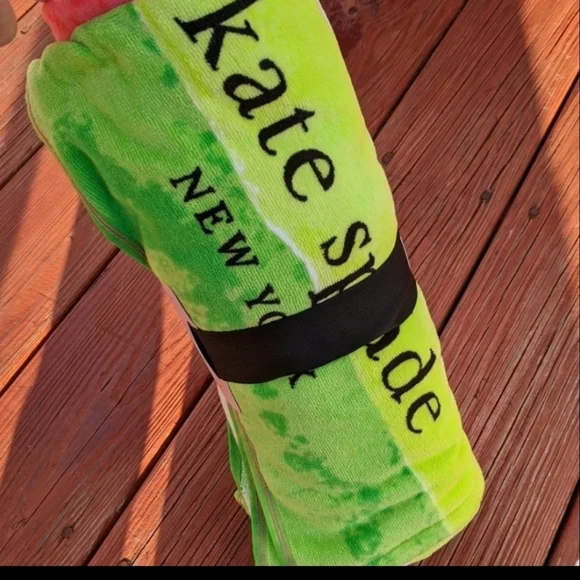 Kate Spade Oversized Luxurious Beach Towel - Picture 2 of 7